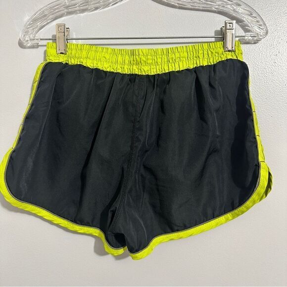 Umbro black shorts with a yellowish green trim size M - Picture 2 of 4